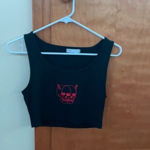 black crop tank